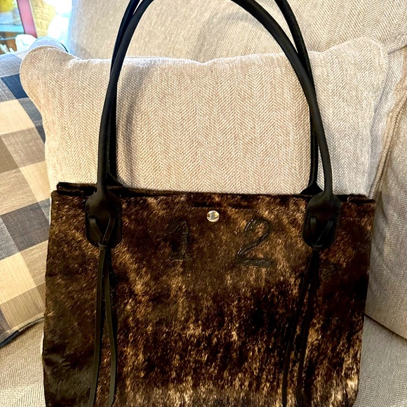 Wild Goose Branded 12 Cowhide Tote - Picture 2 of 10